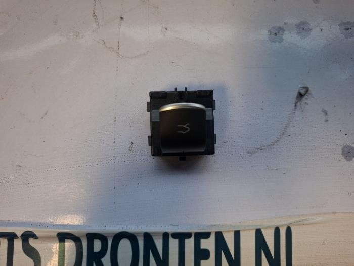 Schakelaar achterklep van een Alfa Romeo Stelvio, Gebruikt, -, Verzenden, -