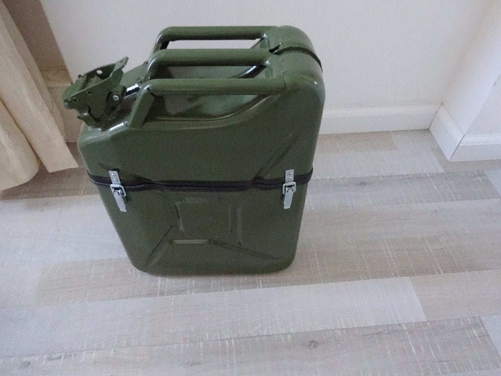 LEGERGROENE JERRYCAN - VOORRAADBLIK / DECORATIE - NIEUW, Huis en Inrichting, Ophalen of Verzenden, Nieuw