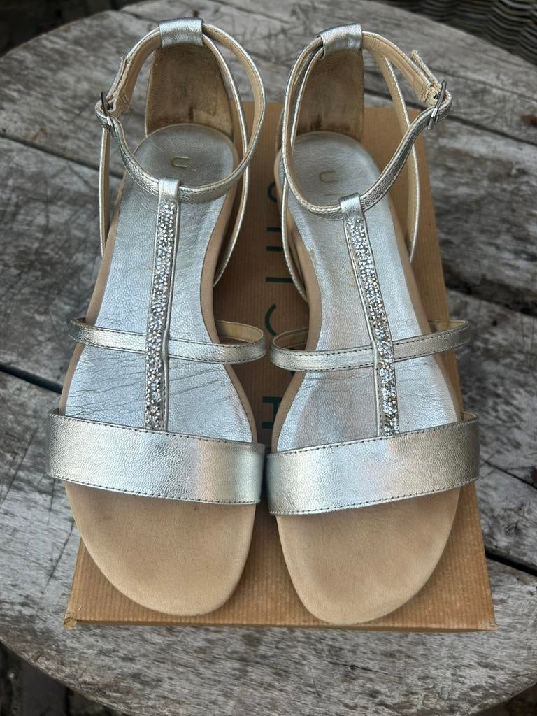 Prachtige zilveren, leren sandalen van UNISA, maat 40, Overige kleuren, Zo goed als nieuw, Sandalen of Muiltjes, Ophalen of Verzenden