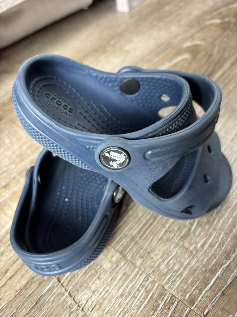 2x crocs sandalen maat 24 en 25, Kinderen en Baby's, Babykleding | Schoentjes en Sokjes, Ophalen of Verzenden, Gebruikt, Jongetje of Meisje