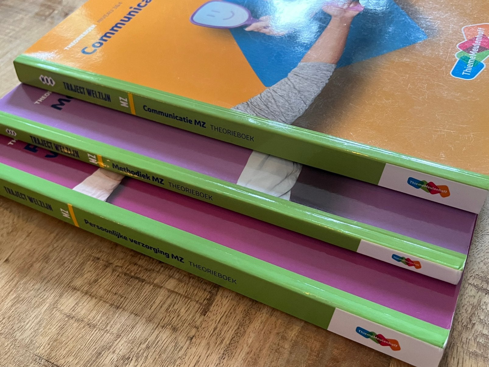 Maatschappelijke zorg theorieboeken, Boeken, Ophalen of Verzenden, Zo goed als nieuw, Overige niveaus, Overige vakken