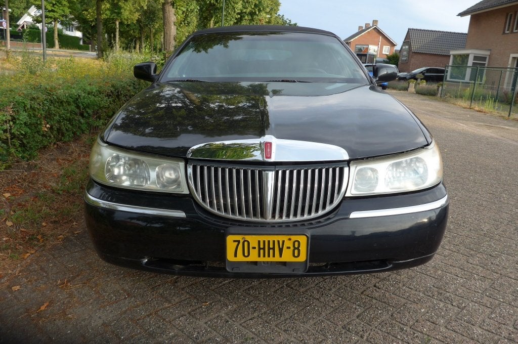 Lincoln Town Car 4.6 Signature (bj 2000, automaat), foto 2