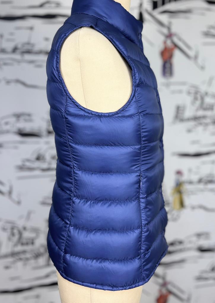 Moncler blauwe Liane dons meisjes jas bodywarmer maat 10, Moncler EU, Zo goed als nieuw, Moncler, Customercare@moncler.com