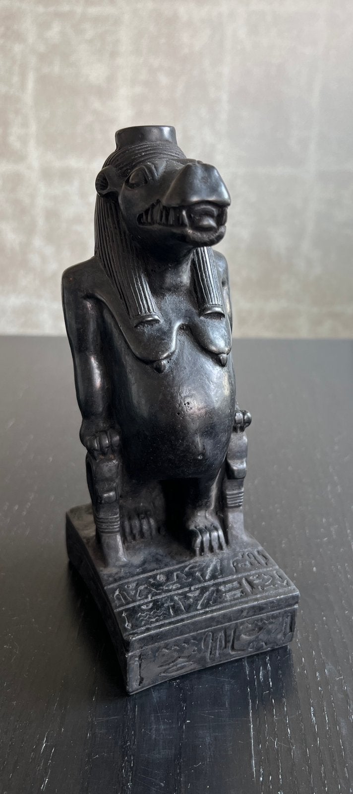 Vintage Taweret Beeldje Egyptische Godin van Vruchtbaarheid, Antiek en Kunst, Overige onderwerpen, Ophalen of Verzenden, Op sokkel