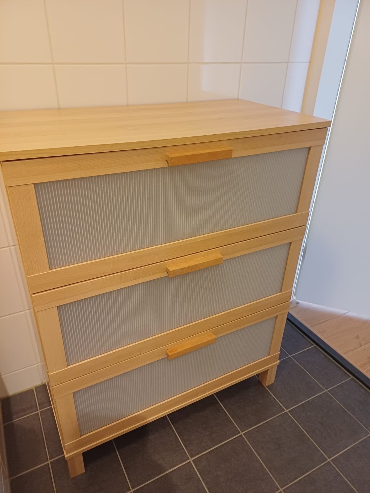 Gratis IKEA kastje - Afhalen in Honselersdijk, Huis en Inrichting, Minder dan 50 cm, Gebruikt, Ophalen of Verzenden, 3 of 4 laden