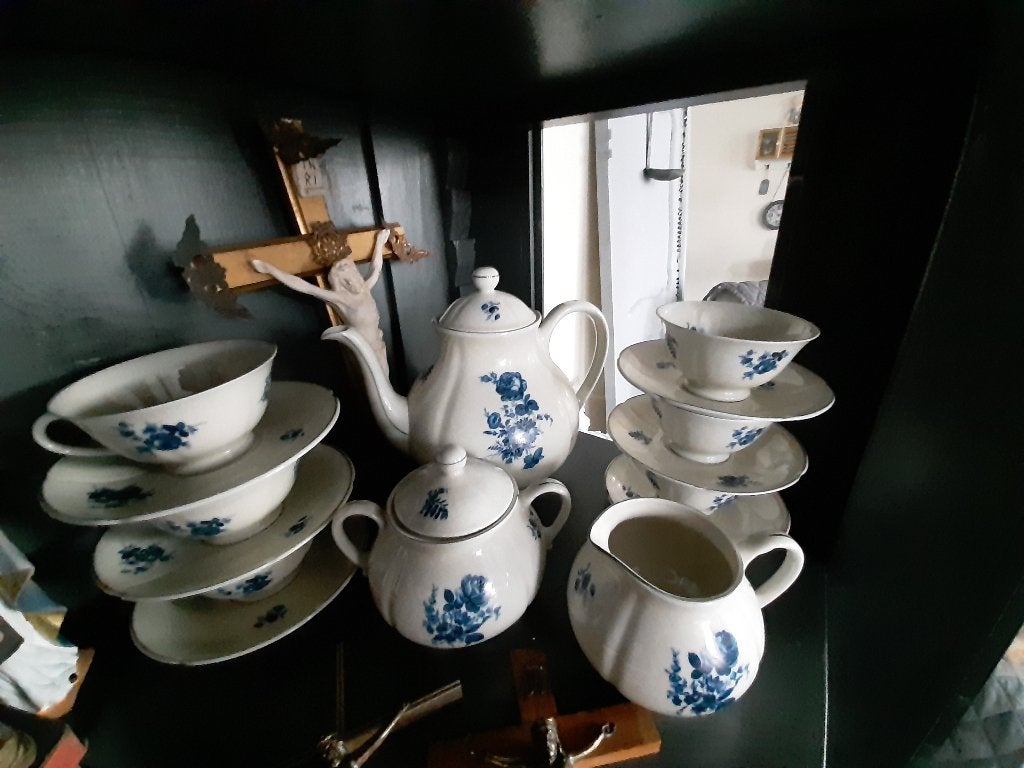 gezocht opkoper voor thee/koffieserviezen, Ophalen
