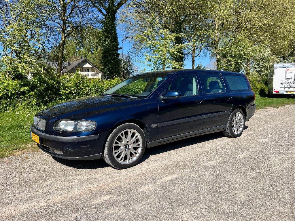 Volvo V70 2.4 140PK 2003 Blauw  APK  '11-'26, Voorwielaandrijving, Stof, 1800 kg, Blauw