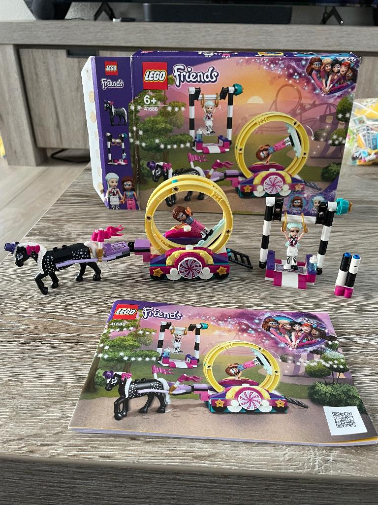 LEGO Friends Magische acrobatiek (41686), Kinderen en Baby's, Speelgoed | Duplo en Lego, Lego, Friends, Ophalen of Verzenden, Zo goed als nieuw