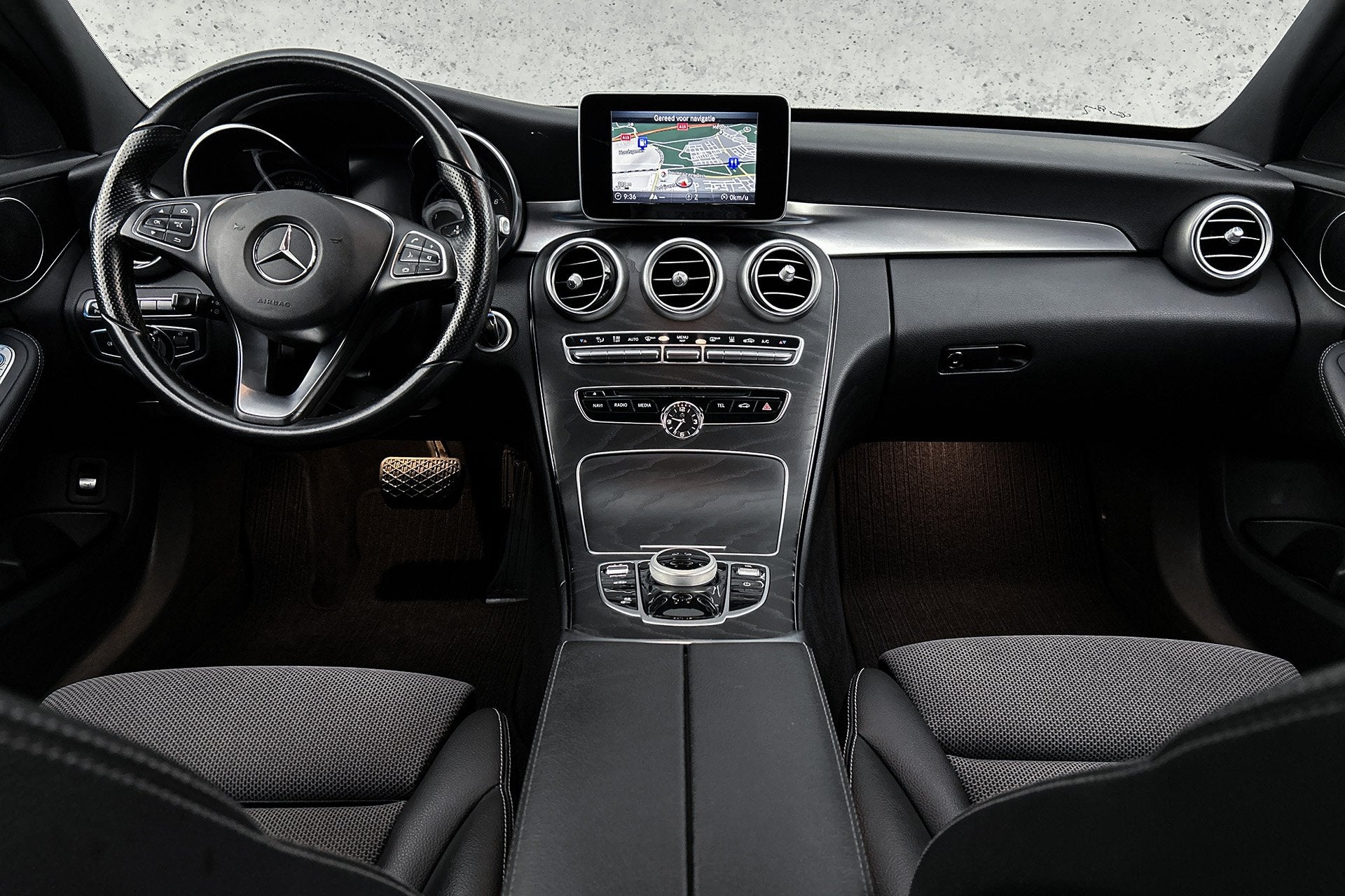 Foto 2 van Mercedes-Benz C-Klasse Estate 350 e Lease Edition | Luchtver