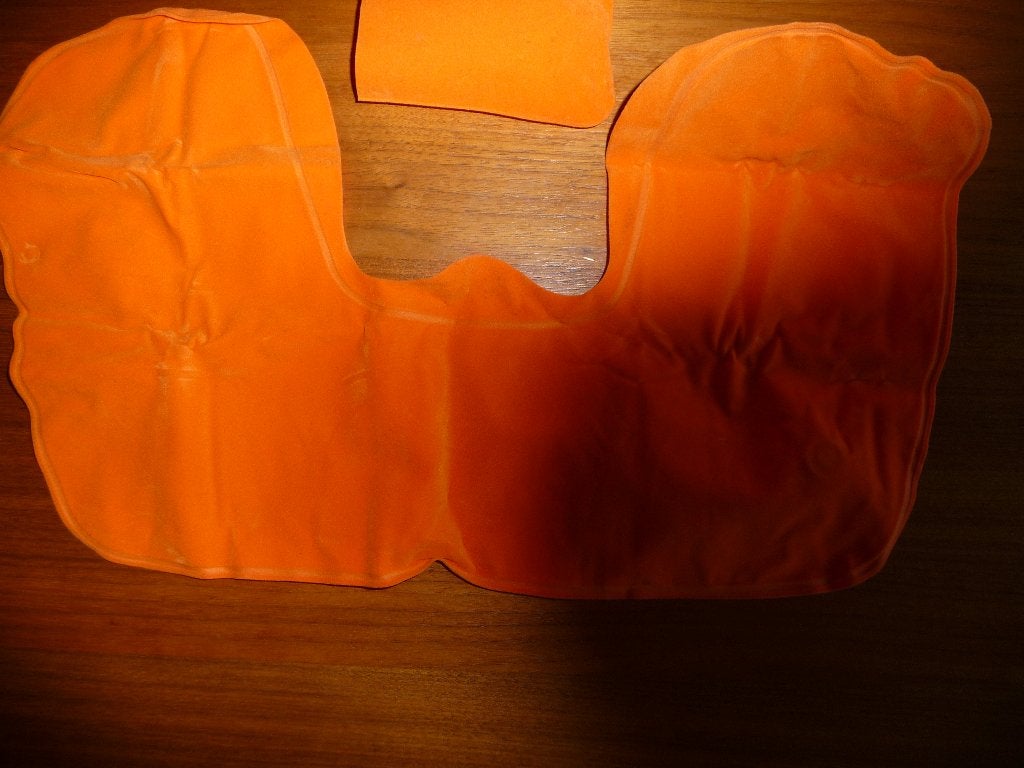 Opblaasbaar nekkussen. Nieuw. Kleur: oranje., Ophalen of Verzenden, Nieuw