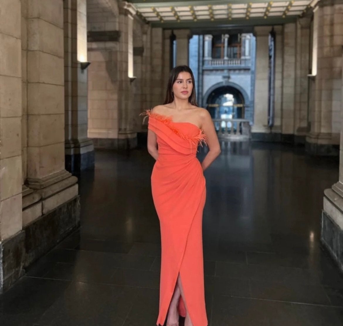 Oranje galajurk met veren, maat S/M, Kleding | Dames, Jurken, Maat 38/40 (M), Oranje, Ophalen of Verzenden, Zo goed als nieuw