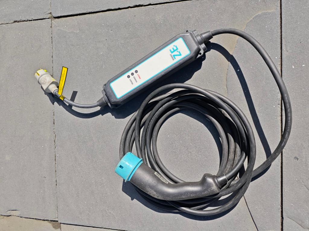 EV Oplader Type 2 met LeGrand IP44 Stekker 220-230V, Auto diversen, Laadpalen, Gebruikt, Laadkabel, Ophalen of Verzenden
