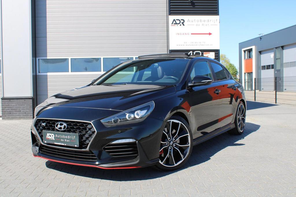 Hyundai I30 Fastback 2.0 T-GDI PERFORMANCE/19''/PANO/CAMERA/, 1998 cc, Zwart, 4 cilinders, Zwart