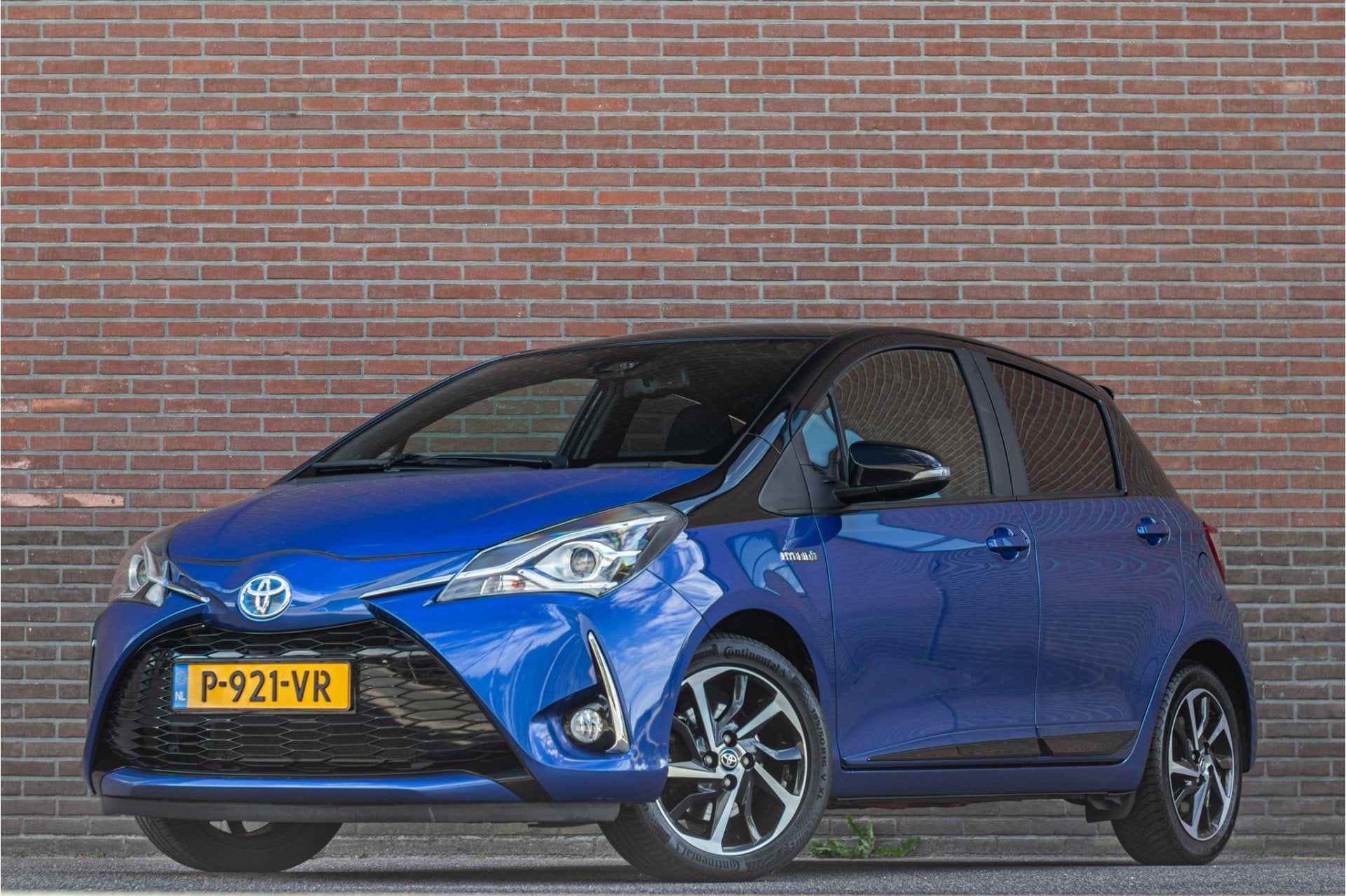 Toyota Yaris 1.5 Hybrid Bi-Tone, Carplay, Camera, LED, Lane, Gebruikt, 4 cilinders, Blauw, 49 €/maand