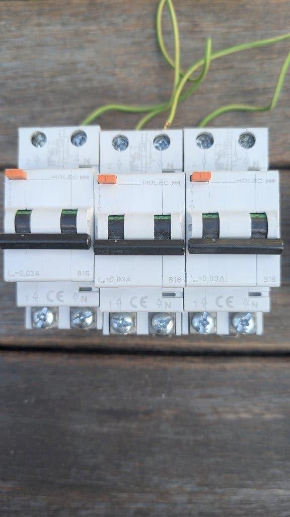 Holec Aardlekautomaat B16 0.03A (3 stuks), Ophalen of Verzenden, Gebruikt, Installatieautomaat