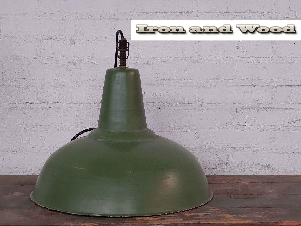 Oude groene vintage emaille lamp D45 cm H 40 cm, Huis en Inrichting, Lampen | Hanglampen, Ophalen, Gebruikt
