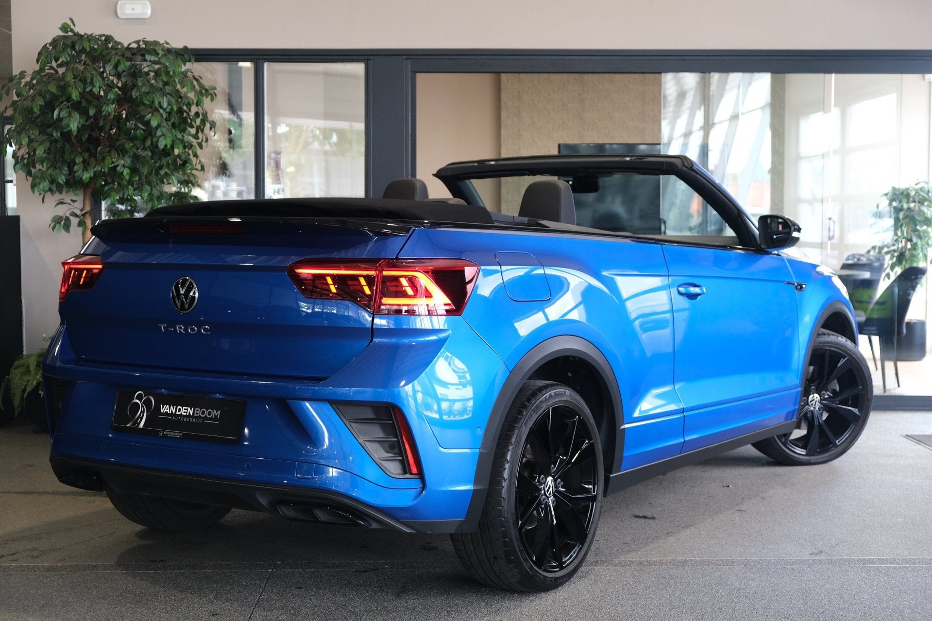 Volkswagen T-Roc Cabrio 1.5 TSI 150PK 2x R-Line DSG Facelift, 4 cilinders, Blauw, Origineel Nederlands, Bedrijf