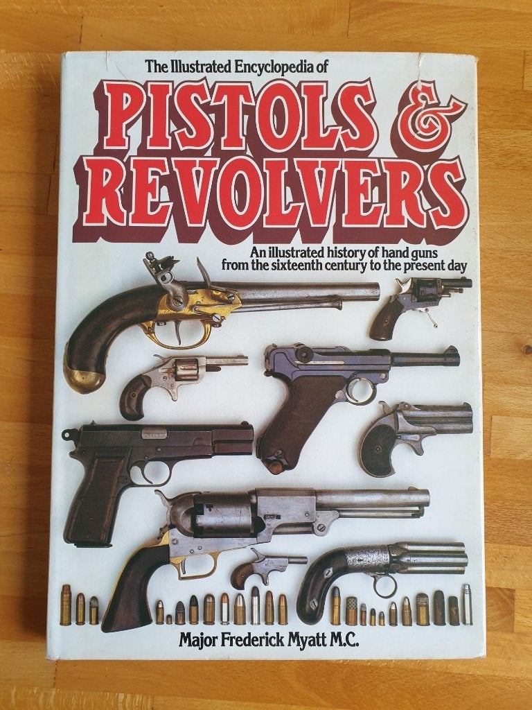 Encyclopedia of Pistols + Revolvers van Major FR Myatt M.C., Ophalen, Gelezen, FR Myatt