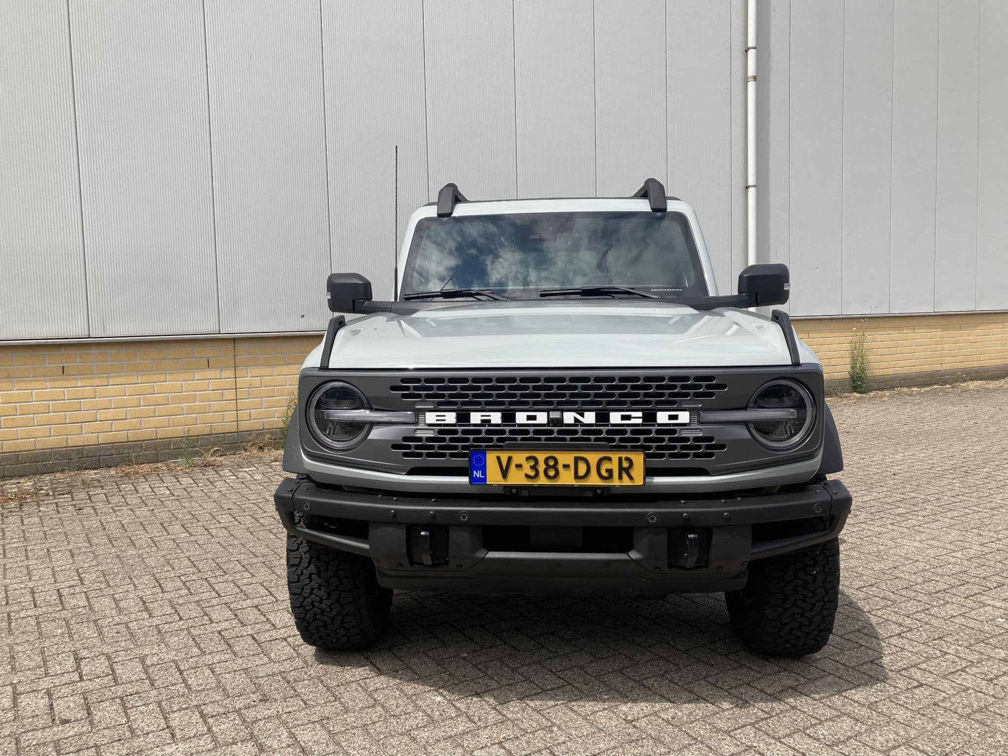Ford Bronco 2.3 Ecoboost 275 pk 4WD Badlands Grijs Kenteken, Auto's, 450 kg, Gebruikt, Euro 6, Lederen bekleding