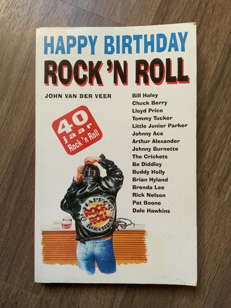 muziekboek Happy Birthday Rock N Roll - John van der Veer, Gelezen, Ophalen of Verzenden, Genre of Stijl, John van der Veer