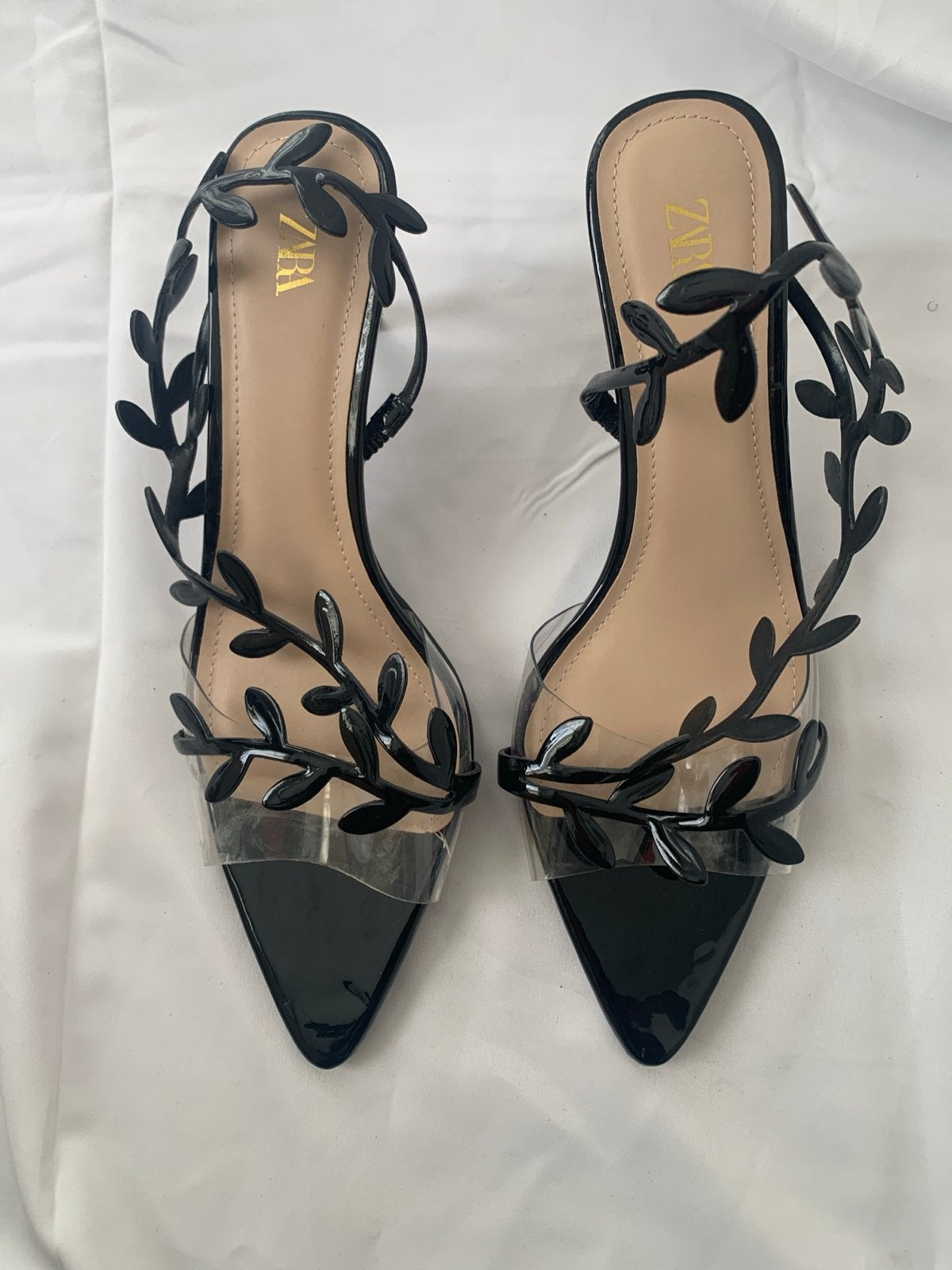 Nieuwe Zara Hakken met Bladmotief - Maat 40, Kleding | Dames, Schoenen, Ophalen of Verzenden, Nieuw, Zwart, Pumps
