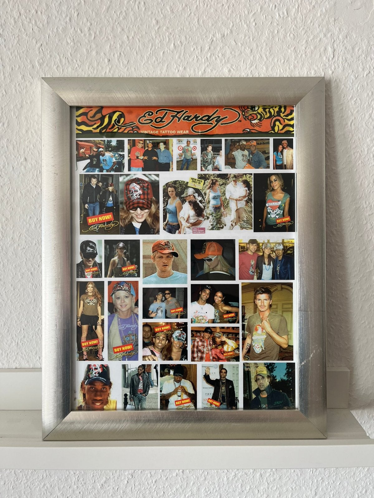 Vintage ingelijste Ed Hardy fotocollageposter uit de ‘00s, Verzamelen, Met lijst, Ophalen of Verzenden, A1 t/m A3, Overige onderwerpen