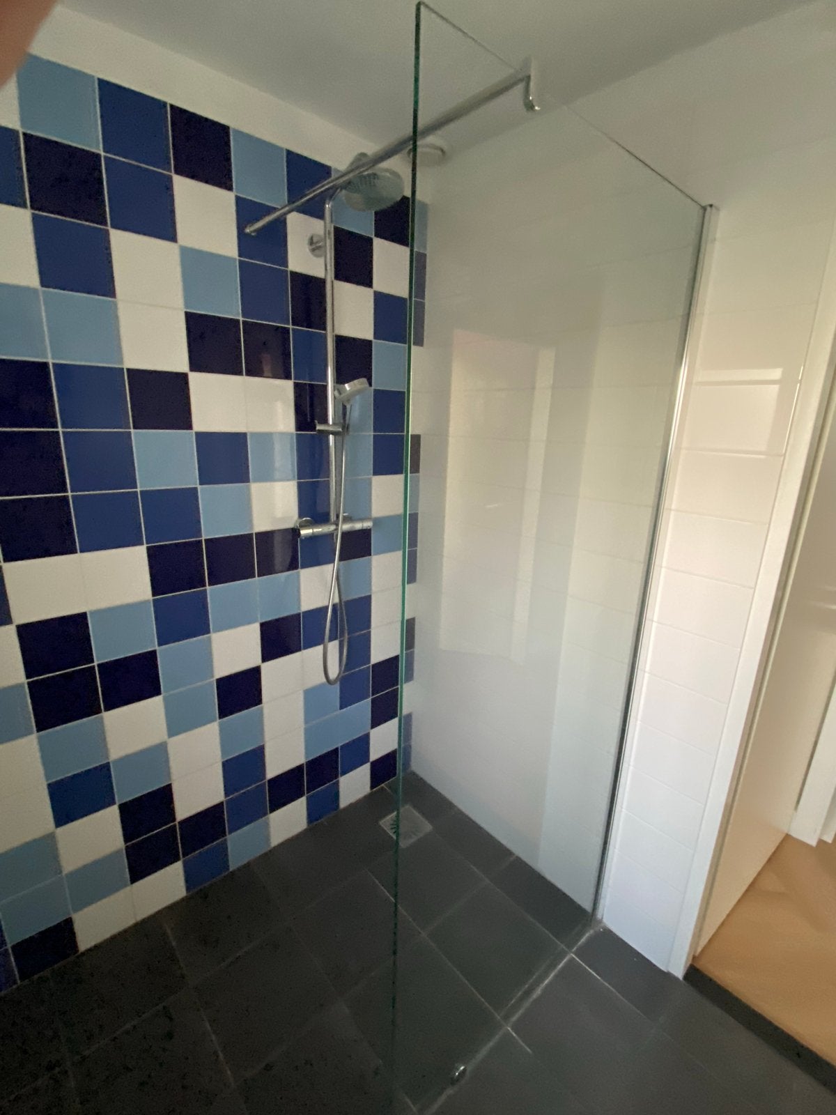 Moderne douchewand met beugel, Ophalen, Gebruikt, Met douche