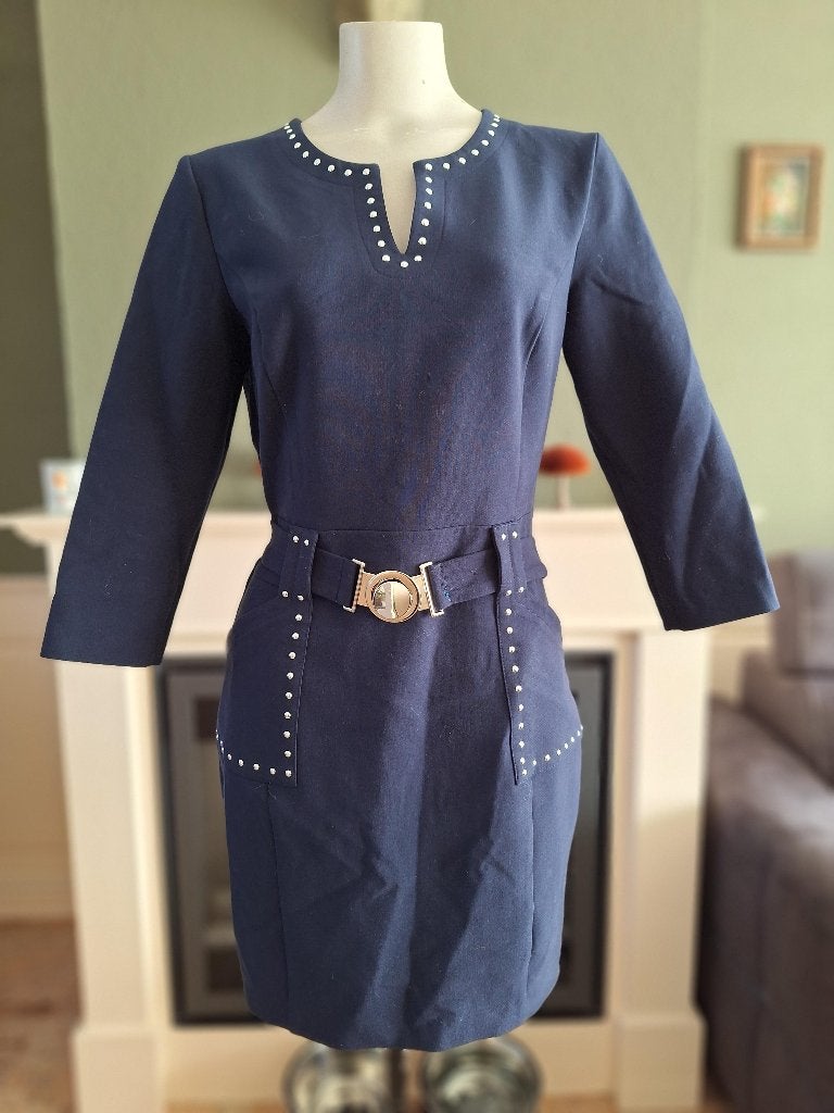 Caroline Biss prachtige donkerblauwe jurk met studs mt 40, Kleding | Dames, Jurken, Maat 38/40 (M), Zo goed als nieuw, Knielengte