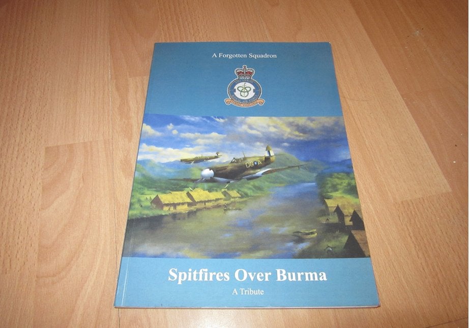 A forgotten Squadron - Spitfires over Birma A tribute, Verzenden, Tweede Wereldoorlog, Zo goed als nieuw, Overige onderwerpen