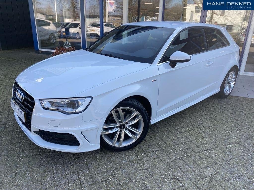 Audi A3 1.2 TFSI Ambit. PL S S line / Afgeflakt stuurwiel /, Auto's, Audi, 4 cilinders, Origineel Nederlands, Bedrijf, 1300 kg