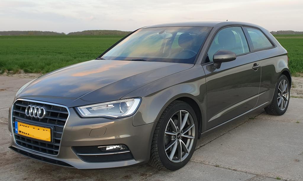 Audi a3 8v 1.2 tfsi a 3 audi 3 drs 2014 coupe / hatchback, Voorwielaandrijving, Zwart, Navigatiesysteem, Leder en Stof