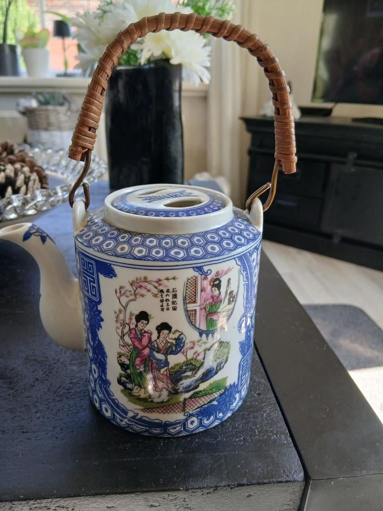 Antieke Chinese theepot met bamboe handvat, Ophalen of Verzenden