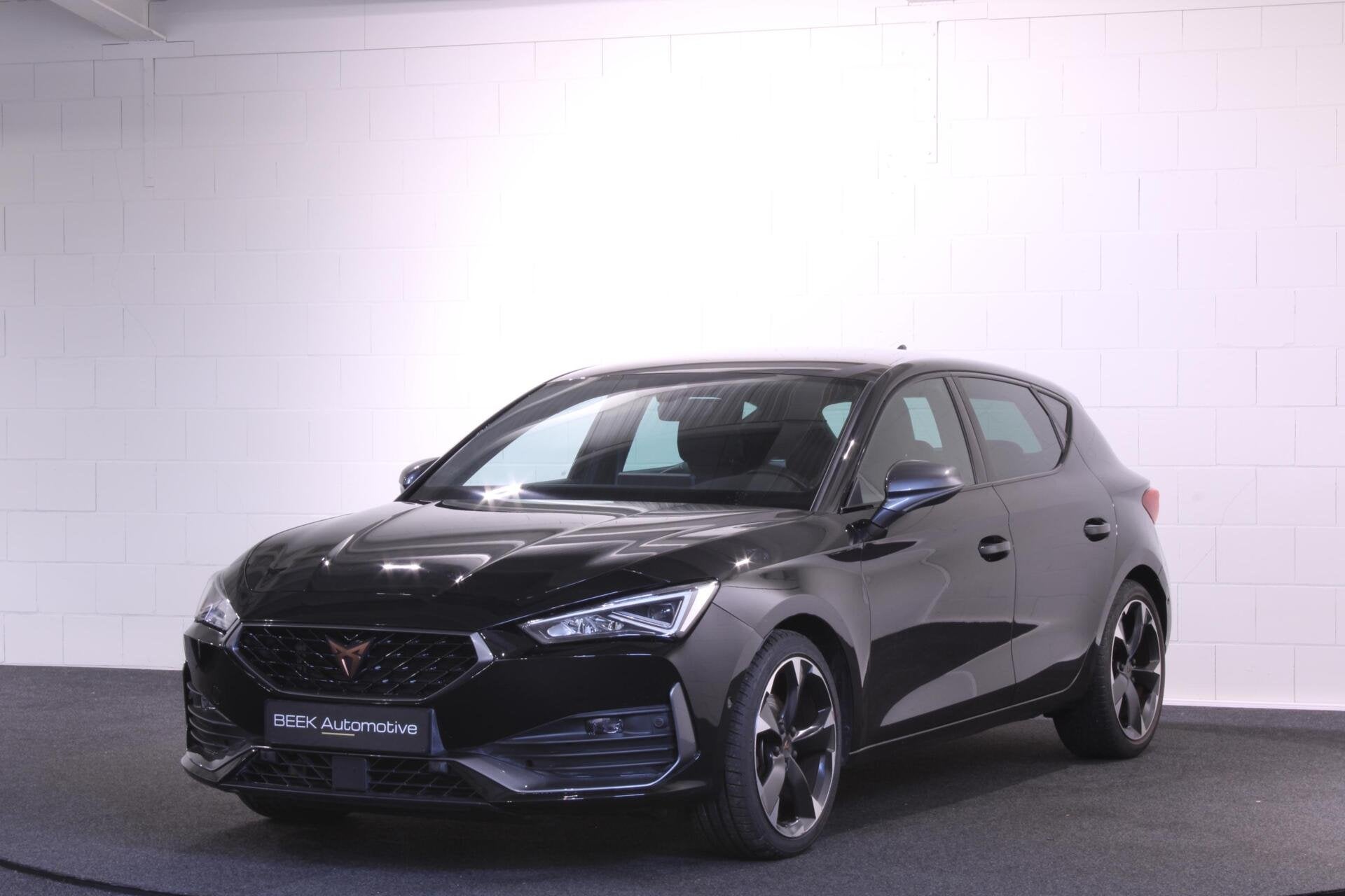 CUPRA Leon 1.5 eTSI | PDC | Apple CarPlay | Stuurverwarming, Auto's, Cupra, Zwart, 4 cilinders, Leon, Leder en Stof