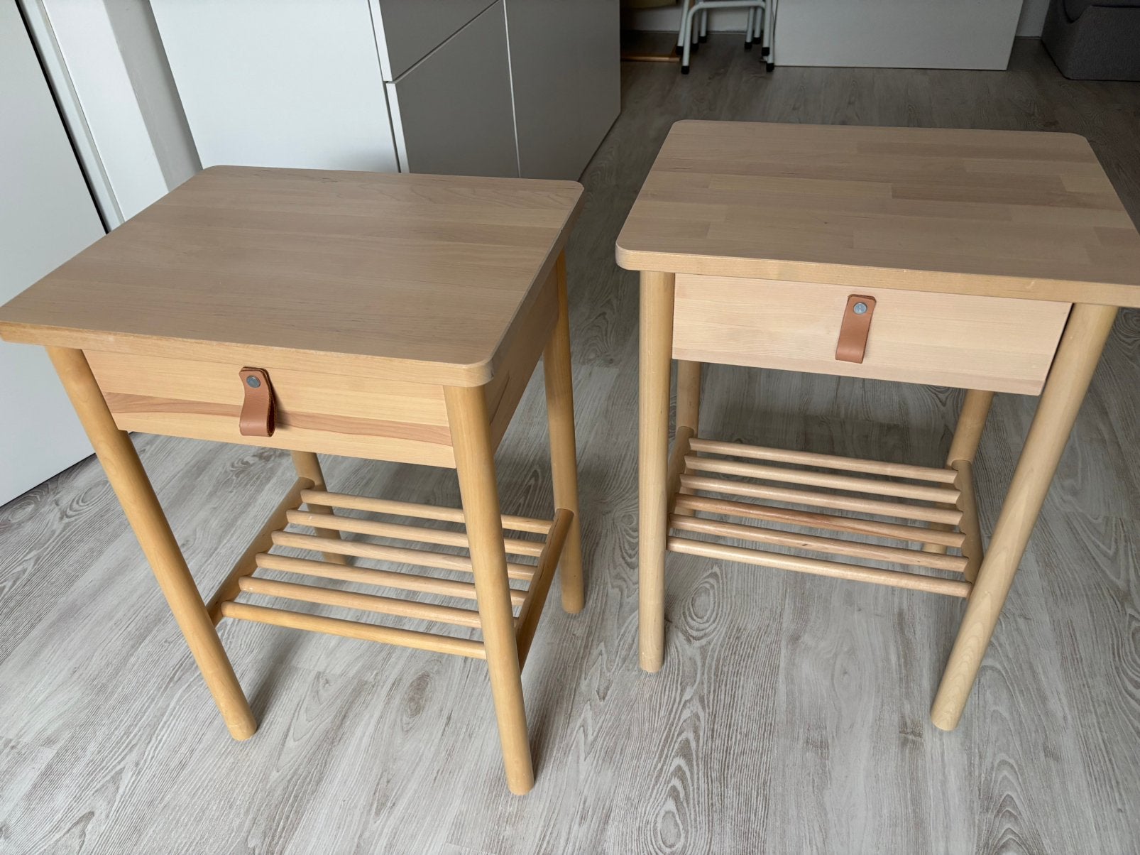 Nachtkastje Ikea Bjorksnas, Ophalen, 50 tot 100 cm, Rond, Zo goed als nieuw
