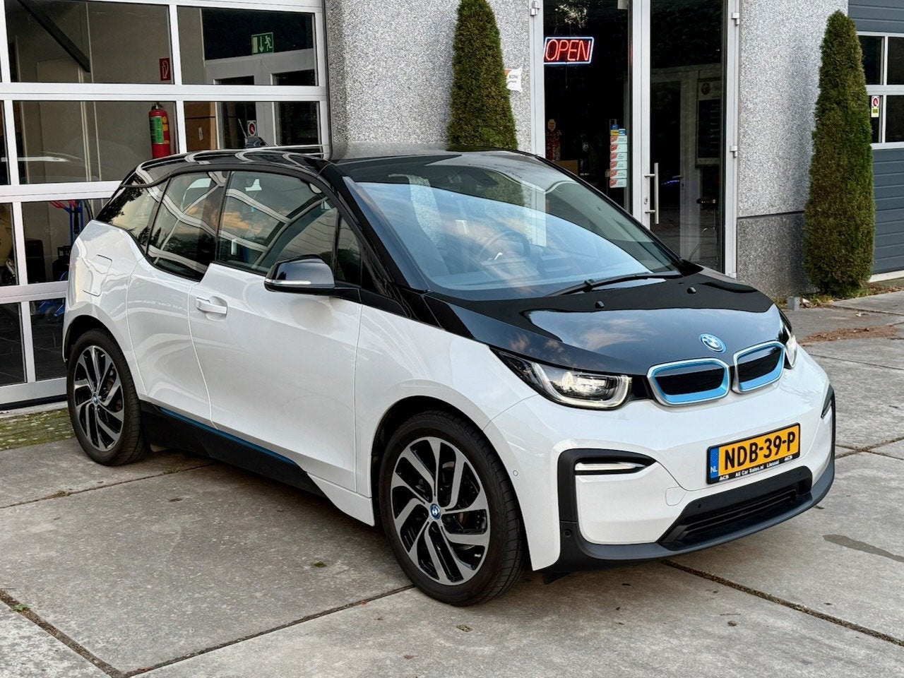 BMW I3 120Ah 42 kWh|CCS|Camera|Climate|Cruise, Auto's, Dealer onderhouden, Gebruikt, 300 km, 4 stoelen