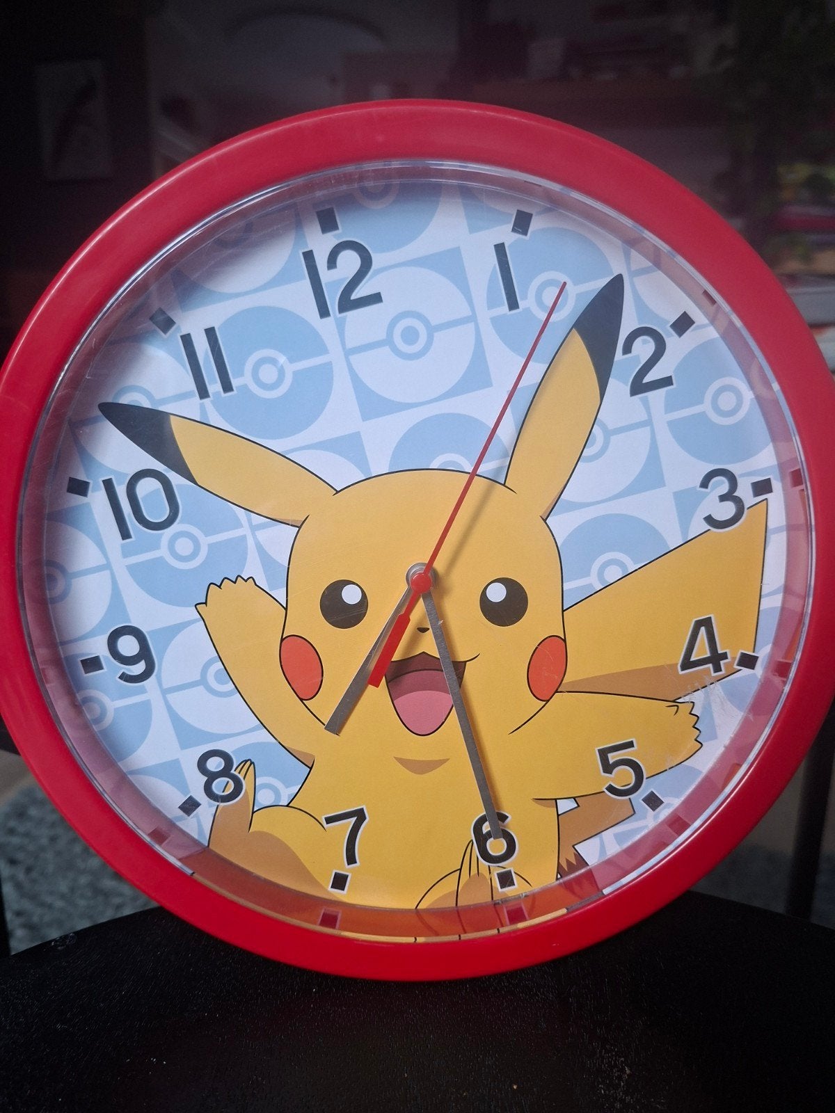 Leuke Pikachu Wandklok - Perfect voor Kinderkamer!, Ophalen, Analoog, Modern, Overige merken