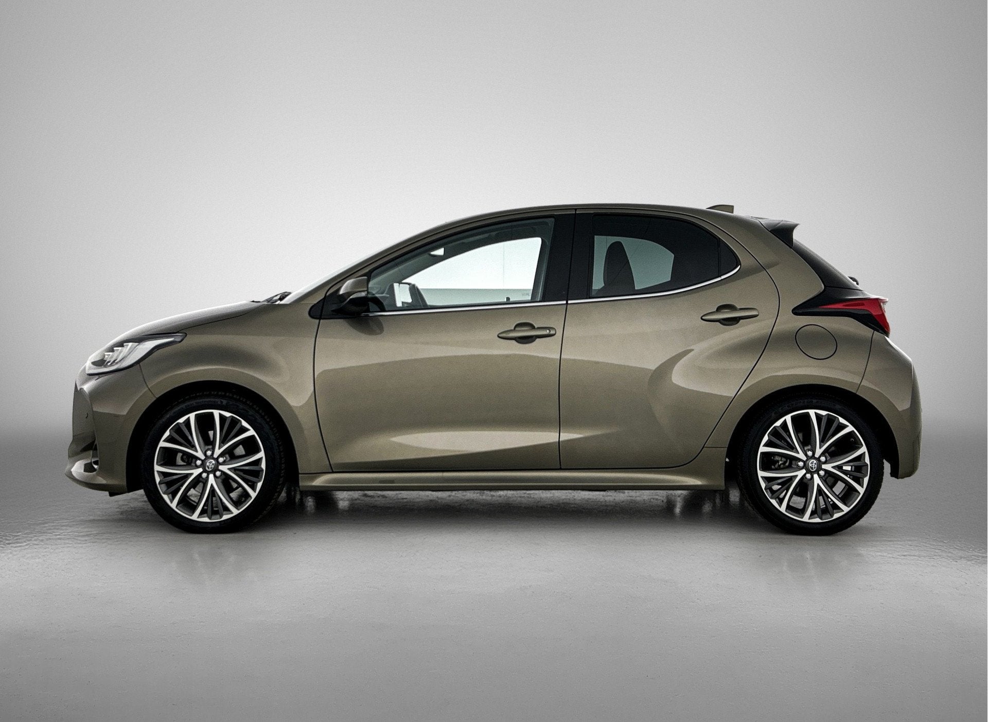 Toyota Yaris 1.5 Hybrid Executive Limited + | Dealeronderhou, 12 maanden, 450 kg, Gebruikt, 23 km/l