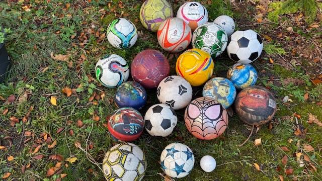 Voetballen en plastic ballen ( Cars, Paw Patrol, Avengers,, Ophalen, Gebruikt