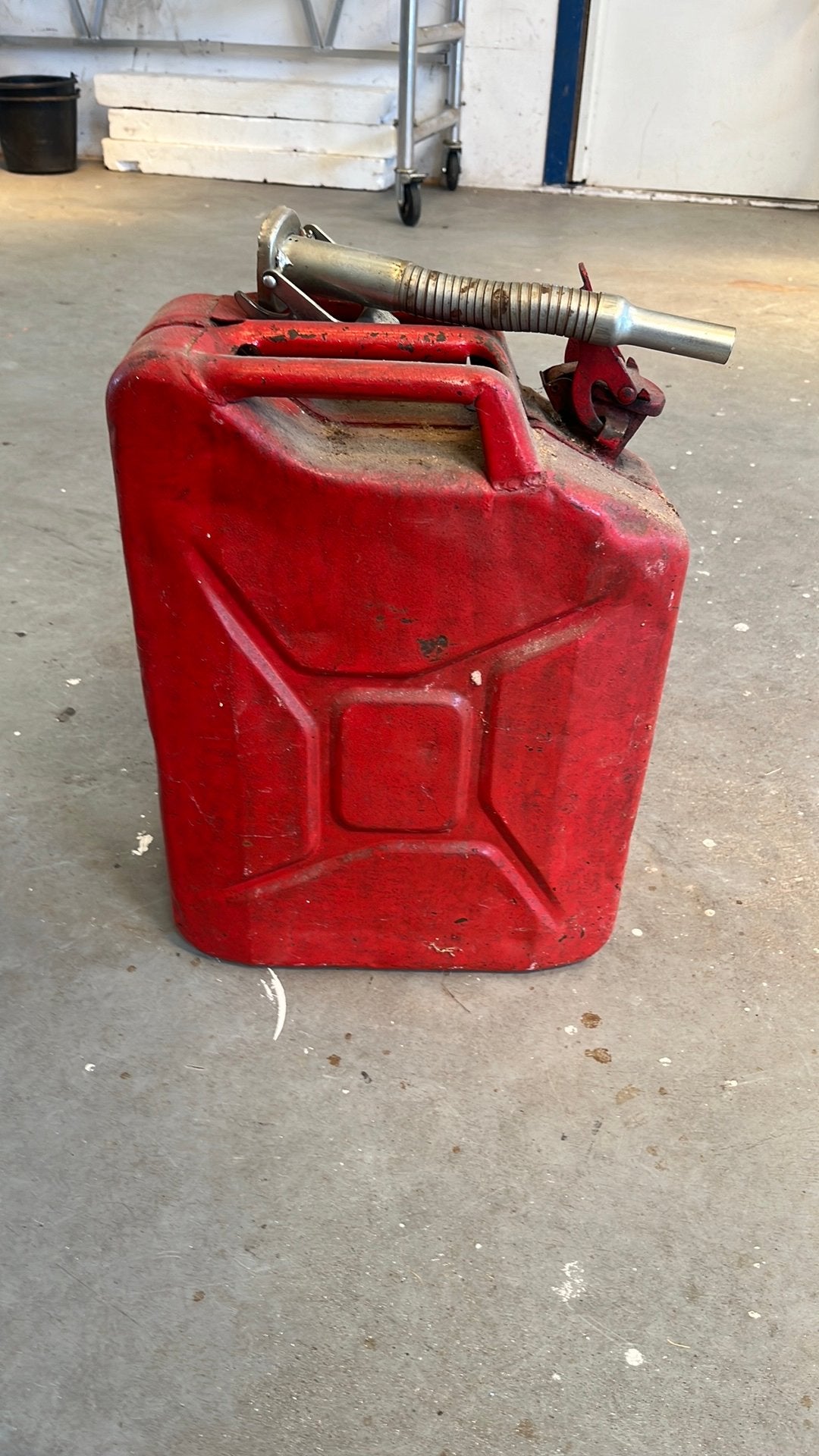 Brandstoftank., Ophalen