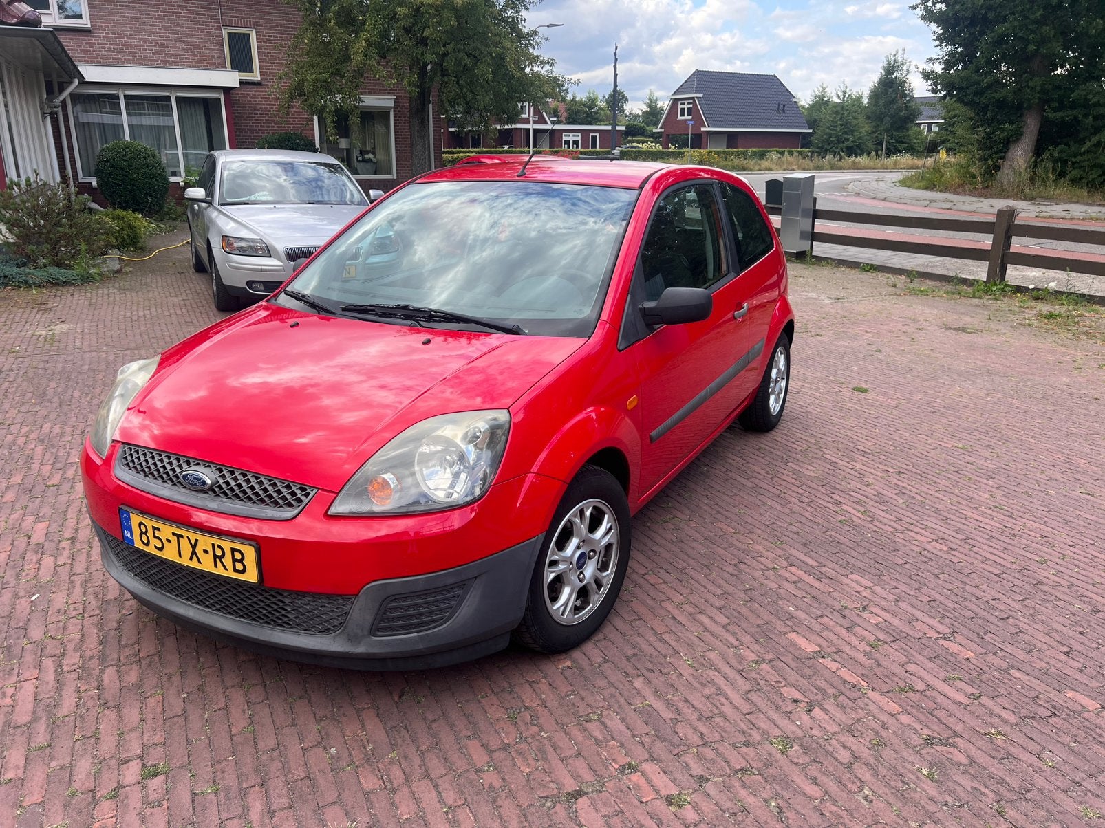 Ford Fiësta 1.3 8V 3DR 2007 Rood Carplay, 1299 cc, 40 €/maand, 4 cilinders, Origineel Nederlands