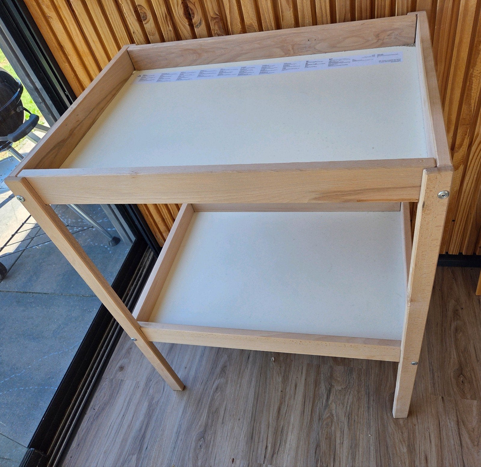 Houten commode met opstaande rand, Ophalen, Gebruikt, 50 tot 70 cm, 75 tot 100 cm