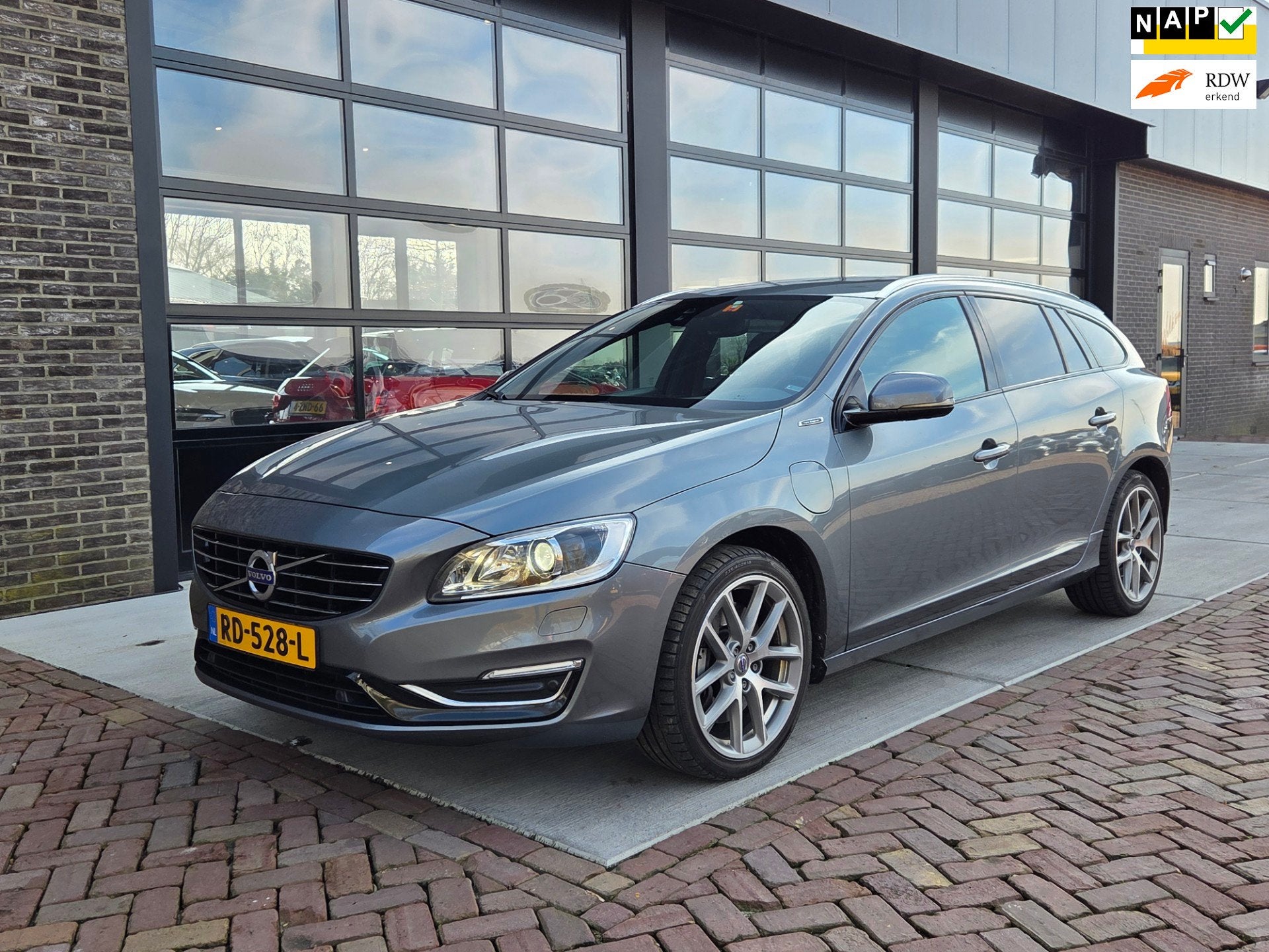 Volvo V60 2.4 D5 Twin Engine Special Edition, Auto's, Volvo, Automaat, Euro 6, 163 pk, Vierwielaandrijving