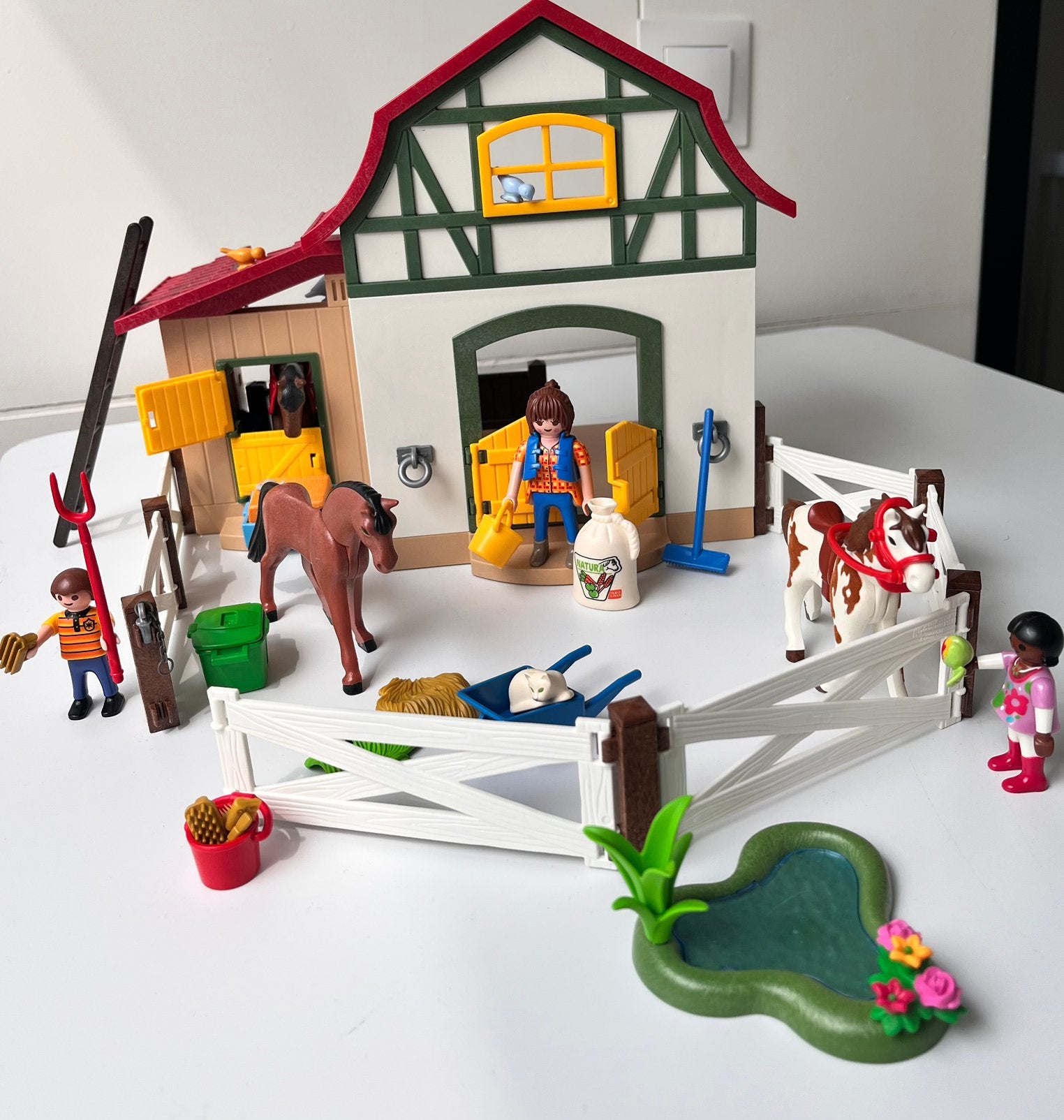 Playmobil 6927 Country Ponypark / paardenstal, Kinderen en Baby's, Ophalen of Verzenden, Zo goed als nieuw