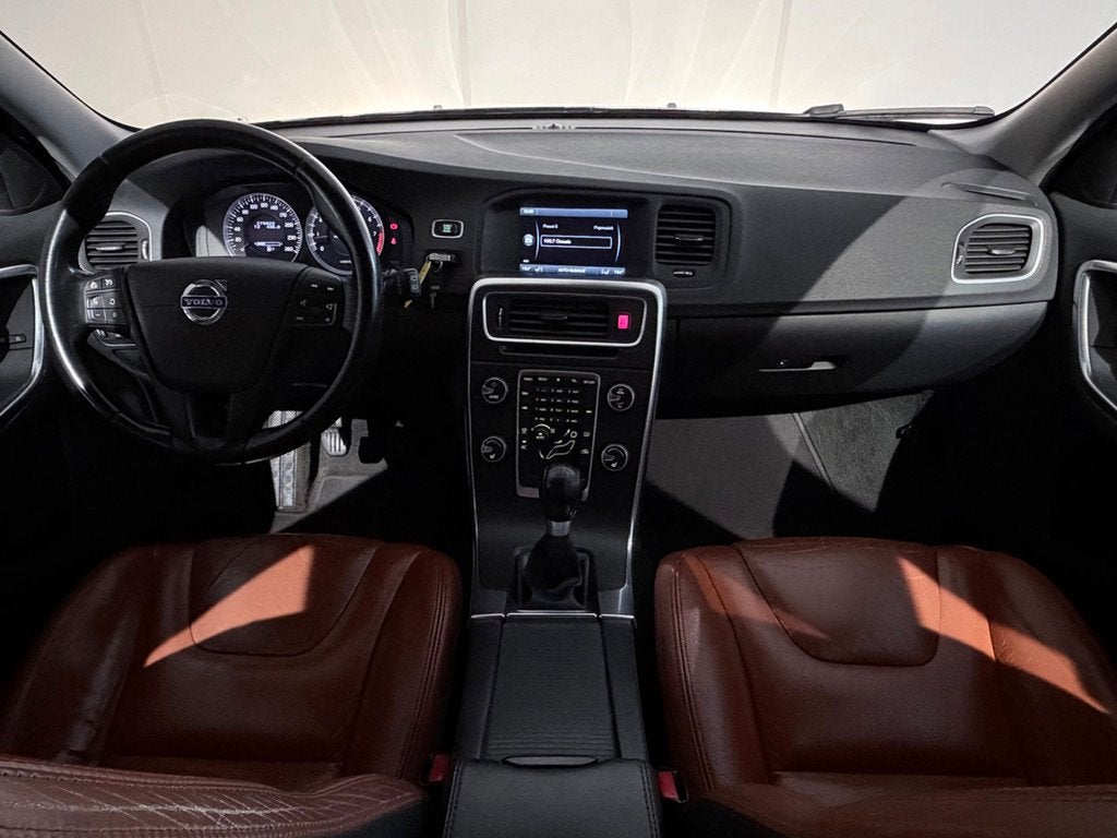 Volvo V60 1.6 T3 Kinetic /Clima/Cruise/PDC/NAVI/Leer/LMV, Auto's, Voorwielaandrijving, 15 km/l, Gebruikt, 4 cilinders