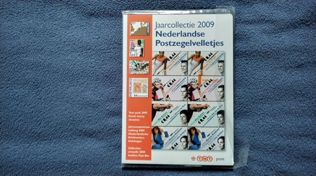 Jaarcollectie 2009 Nederlandse postzegelvelletjes MNH., Verzenden