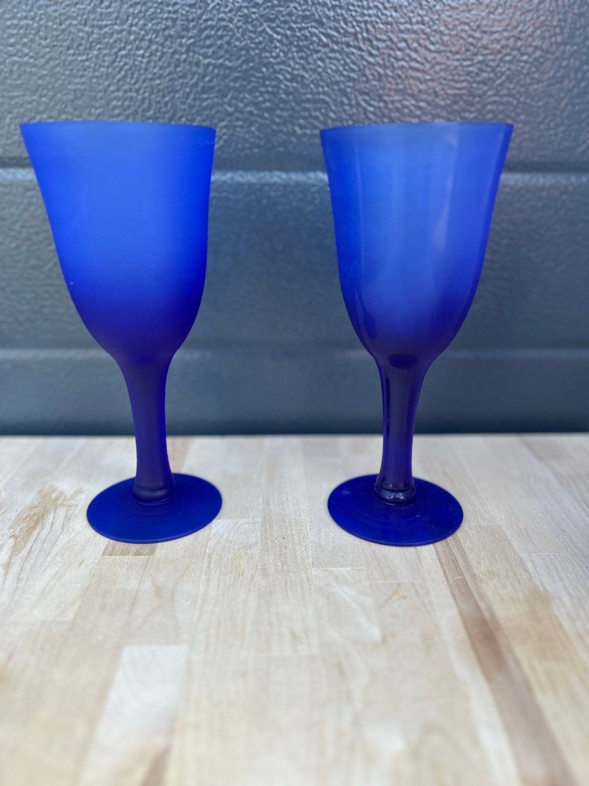 2 blauwe wijnglazen, Ophalen of Verzenden