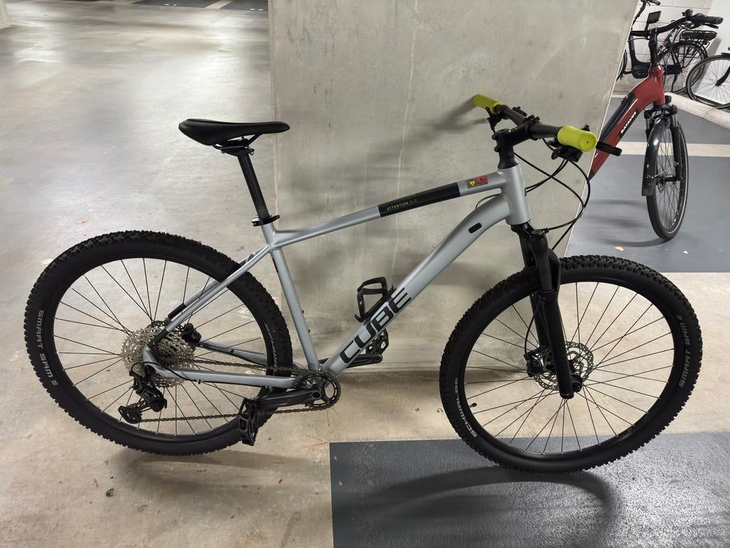 CUBE ATTENTION SLX 29 MOUNTAINBIKE ZILVERGRIJS/GROEN, Fietsen en Brommers, Fietsen | Mountainbikes en ATB, Ophalen, Zo goed als nieuw