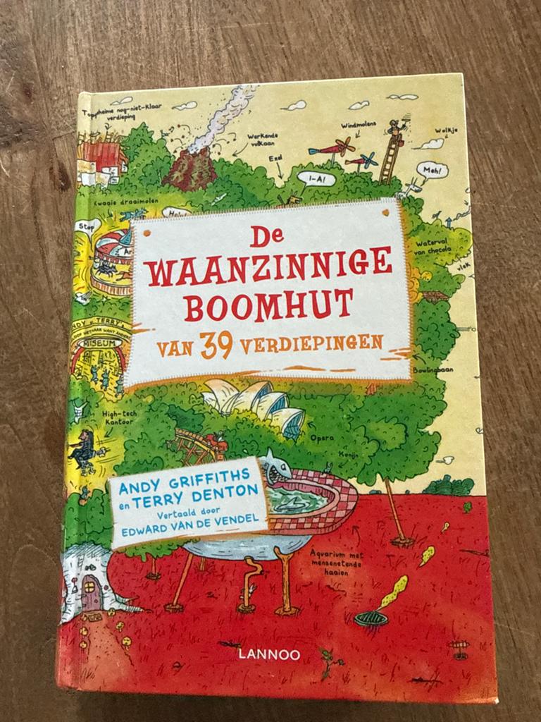 De Waanzinnige Boomhut van 39 Verdiepingen deel 3, Ophalen of Verzenden, Zo goed als nieuw