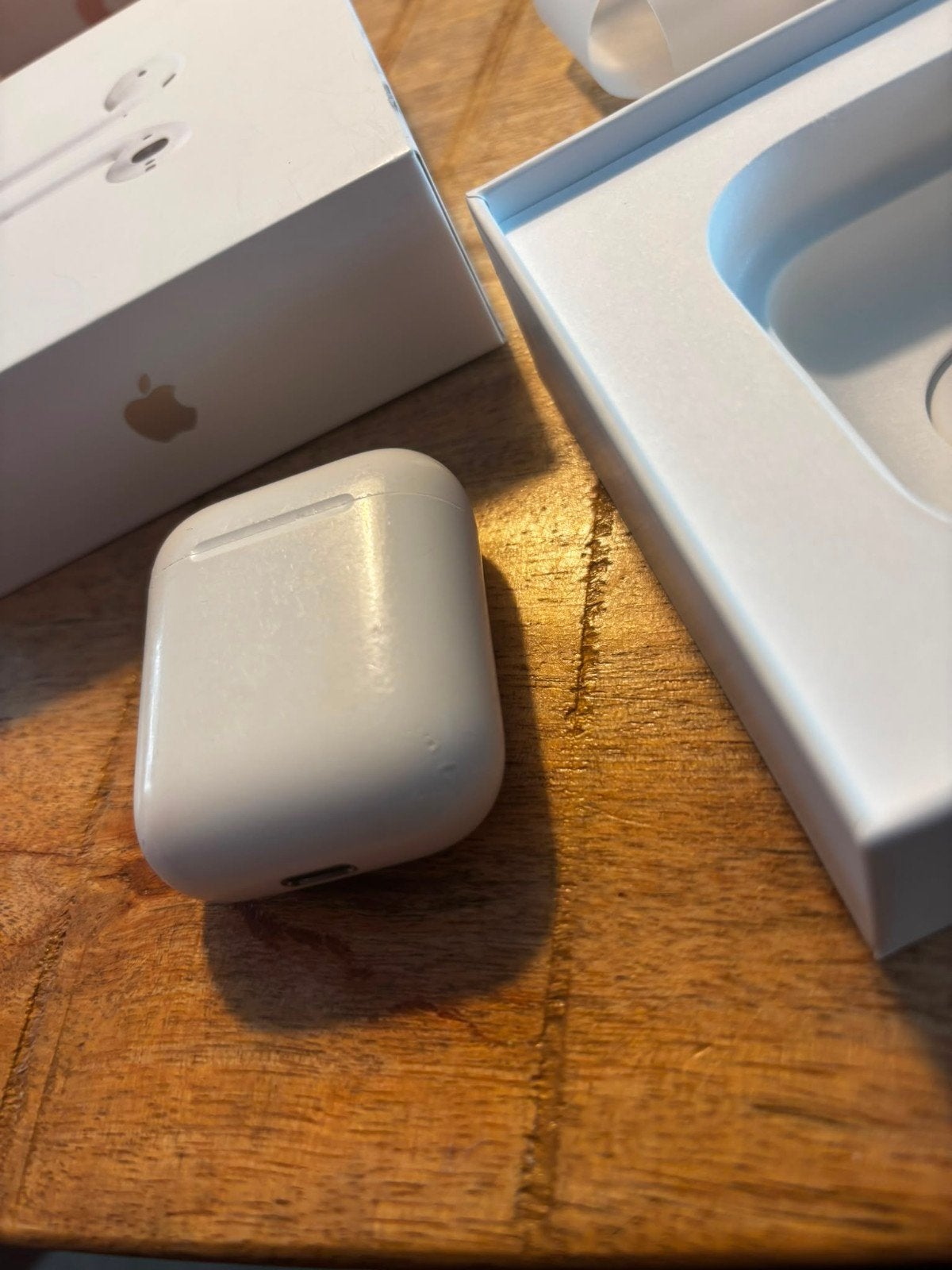 AirPods Oplaadcase 2e generatie (zonder AirPods)