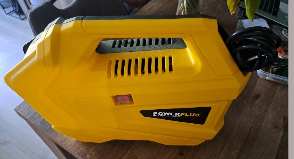 Draagbare compressor, Doe-het-zelf en Verbouw, Compressors, Ophalen of Verzenden, Zo goed als nieuw, Minder dan 200 liter/min